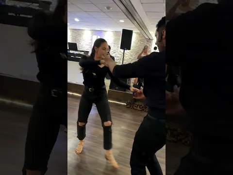 Intermediate Bachata Class Demo - Demetrio & Nicole - Bachata Dance Academy #bachata #bachatadance