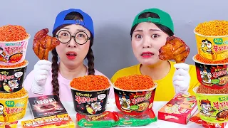 Mì cay sô cô la bán ở cửa hàng tiện lợi Mukbang DONA