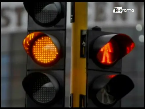 Segundo día en semáforo amarillo en Samborondón