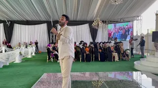 قصيدة ابويا في احد الحفلات   وتفاعل من الاباء والابناء بلبكاء دندنها
