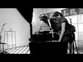Download Lagu 24 Karaat April - Helena Fontyn (zang) en Pierre Anckaert (piano, gitaar)