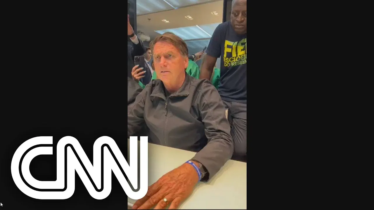 Em vídeo, Bolsonaro reclama da falta de carros blindados | LIVE CNN