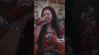 حاله واتس النجمه حوريه ماشيه الدنيا ودايره اشترك ودوس لايك ليصلك كل جديد     دندنها