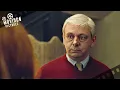 Download Lagu Andrew ontdekt dat Epstein dood is | Een koninklijk schandaal (Michael Sheen, Claire Rushbrook)