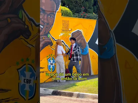 ELE TENTOU GANHAR UM BEIJO MEU #shorts
