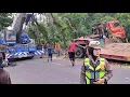 Download Lagu ALAT BERAT JATUH HANT4M RUMAH WARGA, TRUK REM BLONG DI TURUNAN GOMB3L LAMA SEMARANG