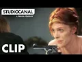Video di THE MAN WHO FELL TO EARTH - Film Clip - Starring David Bowie