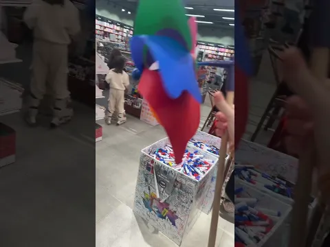 Bade kocaman rüzgar gülü var burda