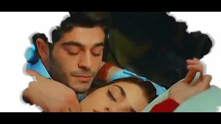 احساس غريب بحسه ديما بين ايديه دندنها