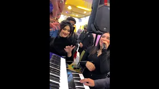 جبت عصايه وضربت الفار    اهو طلع يجري ع الجدار     بيقرمش    بيخروش     دندنها