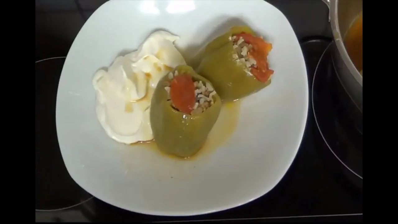 
          
          
          
            
            Dolma / gefüllte Paprika/ türkisch kochen / Sallys Welt
          
        . 