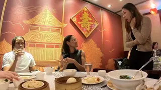 Familia pide en mandarín fluido y deja a todos en shock