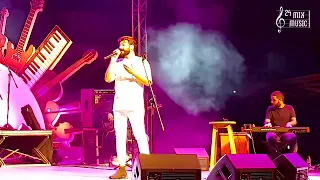 مسلم هنيالك قلب في الدفاتر 