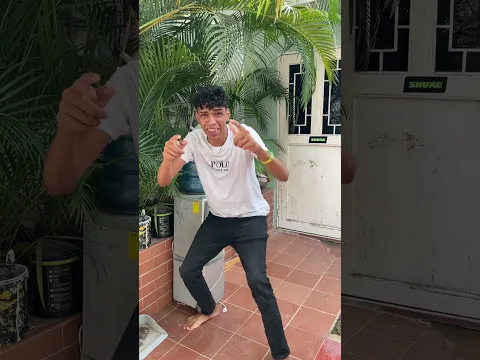 El POLLITO se cayo por la alcantarilla