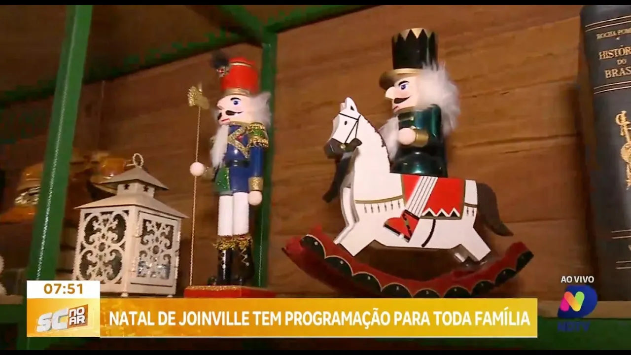 Abertura do Natal encanta Joinville com espetáculo "Cartas de Natal"