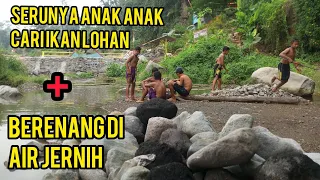 serunya anak anak aremania cari ikan lohan lanjut berenang di air jernihh