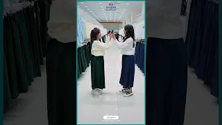 أول يوم مدرسة أهم من أي عرض أزياء تنورة مرتبة وخامة مريحة بس من سانيه 