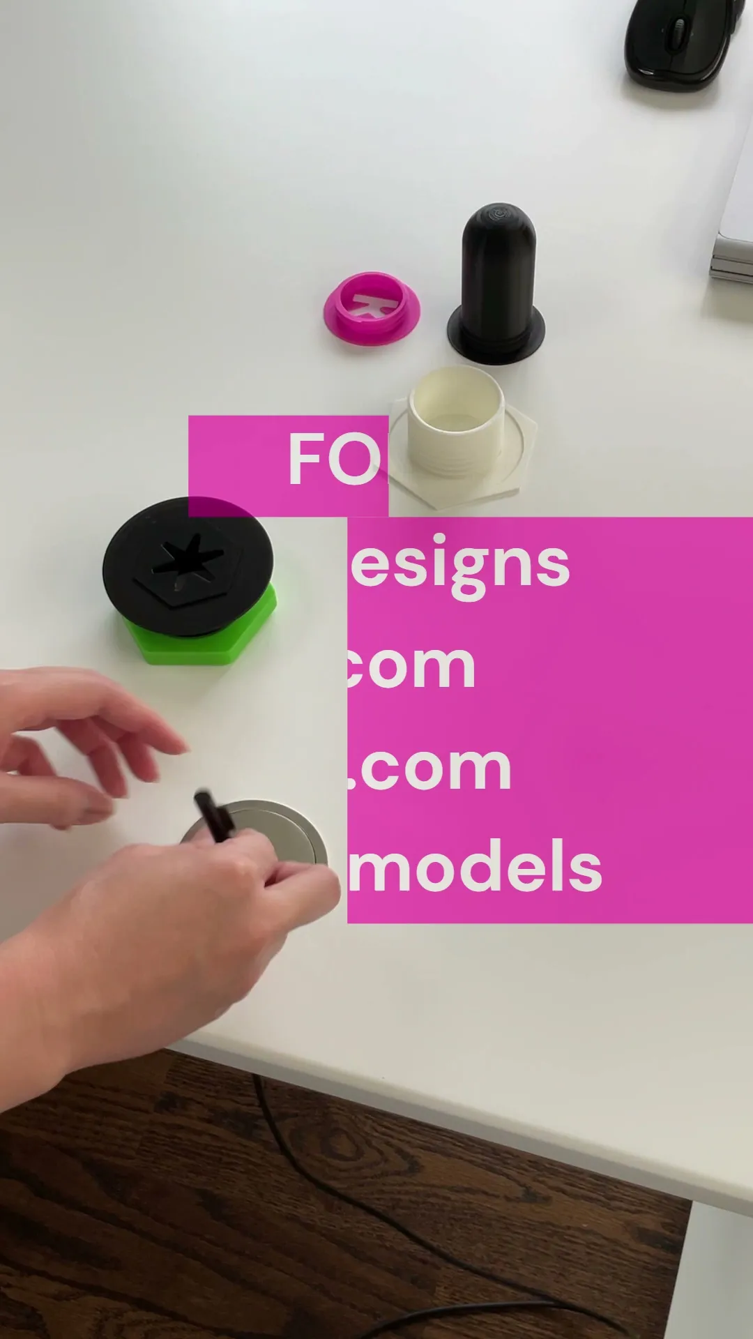 Round Lid (6-pointed) for Desk Grommet System