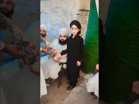 छोटे बच्चे ने गुलदस्ता दे कर सैय्यद साहब का इश्तेकबाल किया MashaAllah ❣️❣️❣️ #aminulqadri #shorts