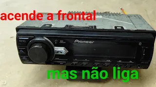 rádio Pioneer MVH-298BT acende a frontal mas não liga