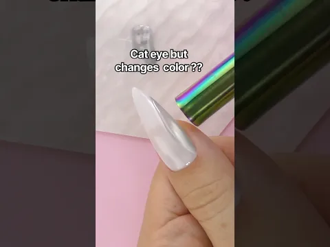 Cat eye gel but changes color when it’s cold 😻