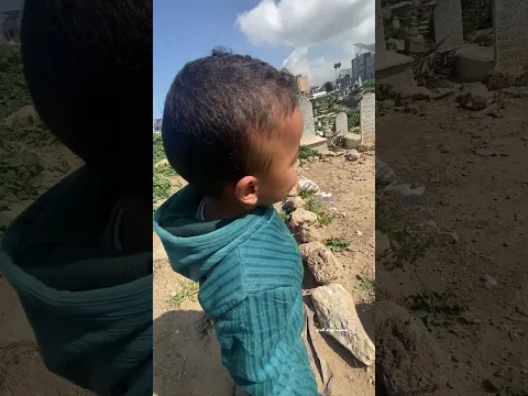 ابني جهاد ينادي على جده الشهيد في قبره .. قمة الوجع في غزة