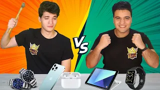 تحدي اللي يجاوب غلط يكسر حاجته بايده الموبايل والايربودز اتكسروا 