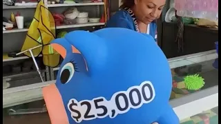 Rich man gifts a lucky piggy bank to a single mother to help her children,her reaction was beautiful