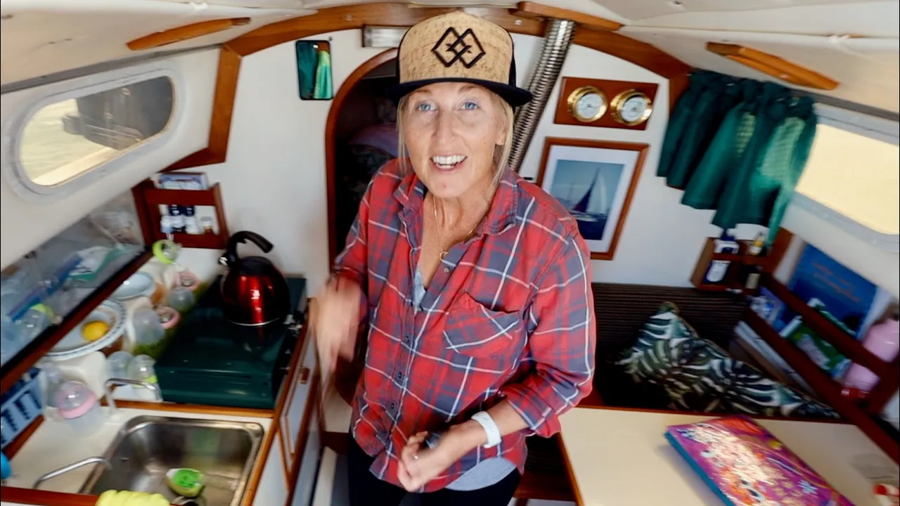 FIRST 36 HOURS of LIVING ABOARD a TINY BOAT
