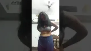 گرم لڑکیاں چولی ہٹا رہی ہیں اور چھاتی دکھا رہی ہیں Trending Viral Short Video Sexy 
