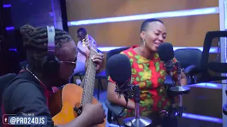 banana zoro na ashura kitenge wakiimba live kwa gita