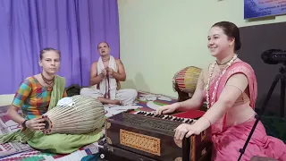 namaste narasimhaya u0026 hare krishna kirtan anuradha radha madhava sridham mayapur harinamsankirtan