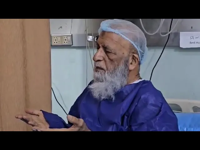 ⁣سماحة المرجع الشيخ بشير النجفي يؤدي صلاته بعد انتهاء عملية استبدال بطارية القلب.