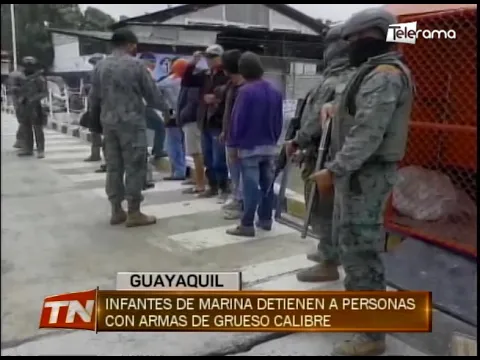 Infantes de marina detienen a personas con armas de grueso calibre