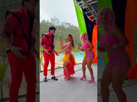 Então essa que é a Shakira? 🤭 @ApolloSant @erikamayla #viral #dance #humor
