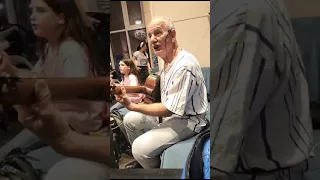 על כל אלה יוסי לביא שר בלובי מלון בנתניה הקהל מפוני עוטף עזה 