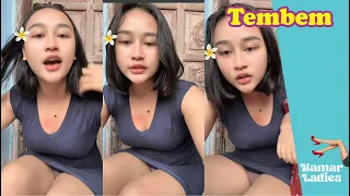 sengaja pamer bagian bawah saat live asli tembem