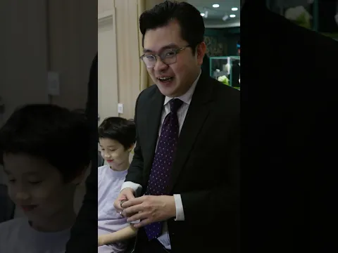 KIM CƯƠNG HAY VỊT CON