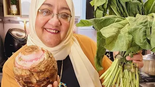 القلقاس اوعى بالمية يا حلوة تغسليه هضيعى حلاوته اللى فيه ايوة المطر ميحلاش غير بالقلقاس 