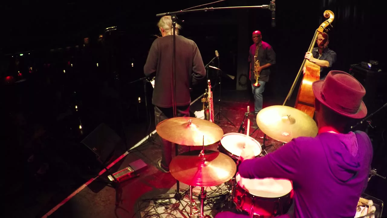 Dominic Egli's PLURISM with Feya Faku performs "You Feel Da Goema Riddam" live at Jazzclub Moods