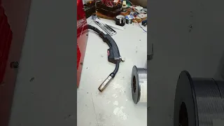 معلومات كاملة عن ماكنة لحام مك 200 بكرة سيم بدون غاز 