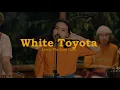 Download Lagu White Toyota (Live at The Cozy Cove) - Sunkissed Lola