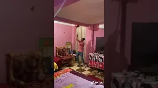 يا فرحة امك بيك دندنها