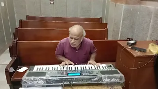 موسيقي ترنيمة كل إناء مكسور متشقق 