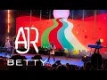 Lagu AJR – “Betty” (Live at Shoreline Amphitheatre | July 20, 2025) 4K