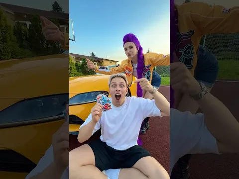 Я обклеил машину футболистами!!