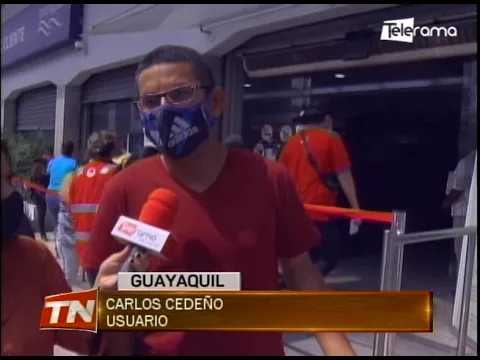 Se registran largas filas de usuarios de Interagua que buscan convenios de pago
