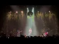 Suki Waterhouse "Moves" LIVE