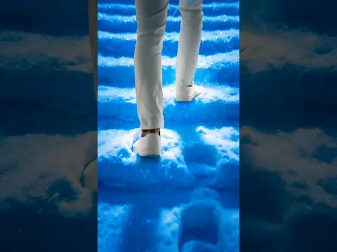 Walking on ELECTRIC BLUE SNOW! ❄️💎 (Satisfying ASMR)