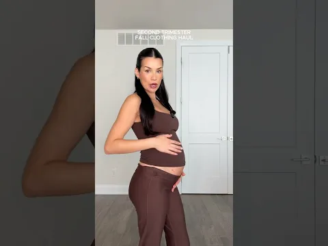 a moment for the bump 🤰🏻👏 #fallfashion #clothinghaul #maternityfashion #dressthebump #pregnant